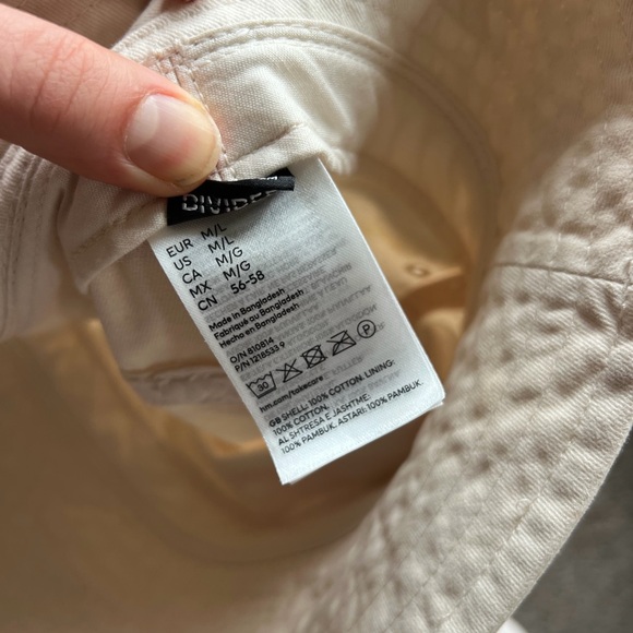 Beige Buckethat - Picture 6 of 6